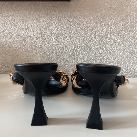 Zara Black Heels With Gold Chain - Picture 4 of 5